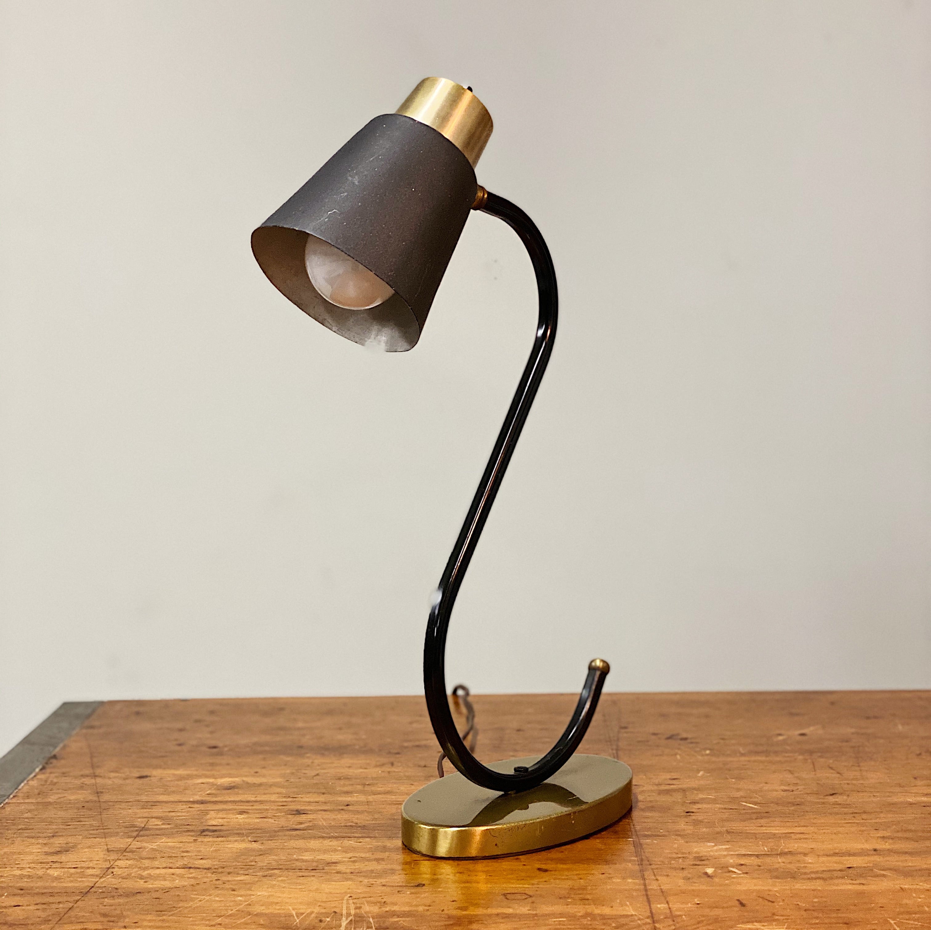 Front view Vintage Midcentury Desk Lamp with Unusual S Shape - Mod Black Table Lamp - Atomic Age Lighting - Rare 1950s Accent Light