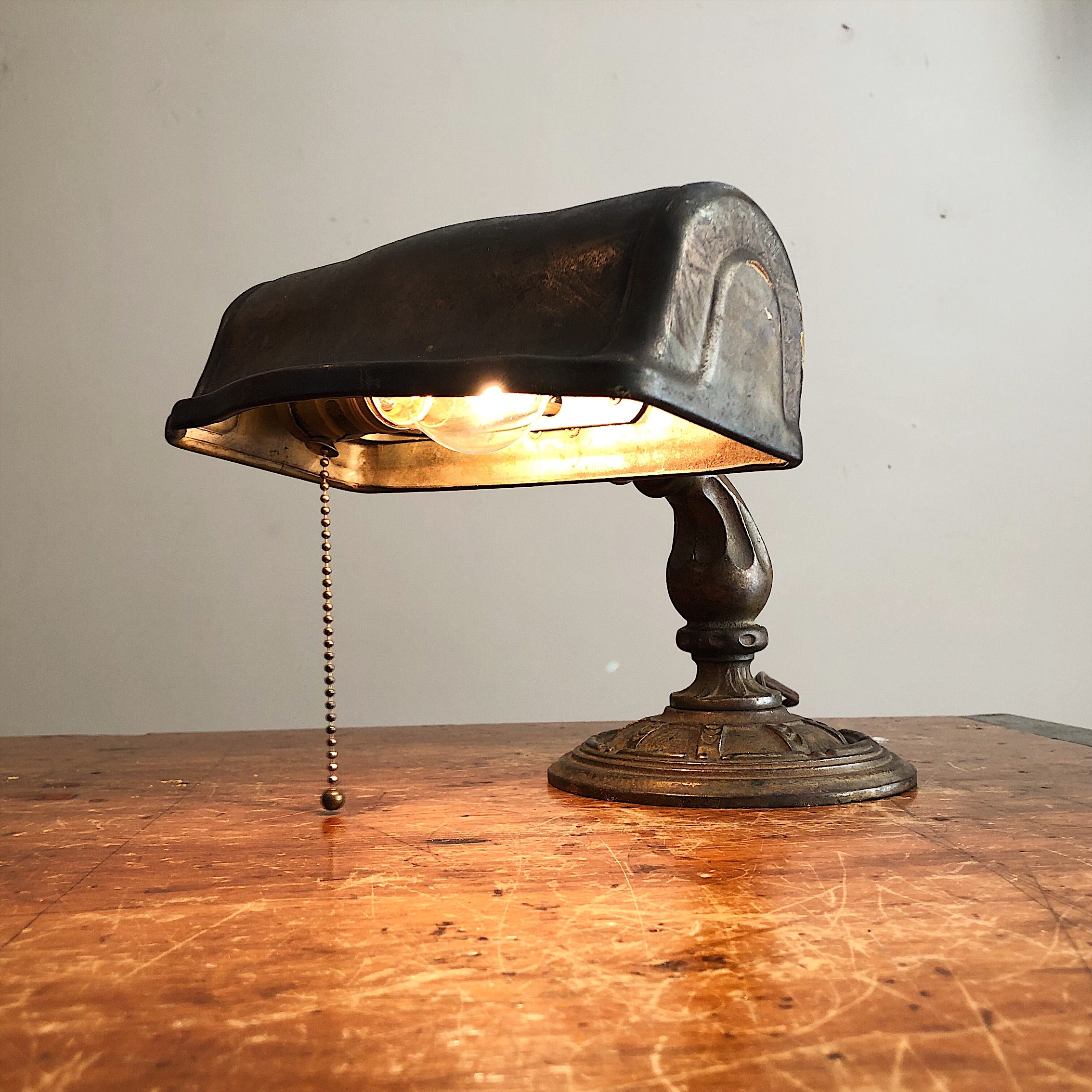 Rare Aladdin Lamp with Ornate Cast Iron Base - Antique Industrial Decor - Vintage - 1920s Table Lamp