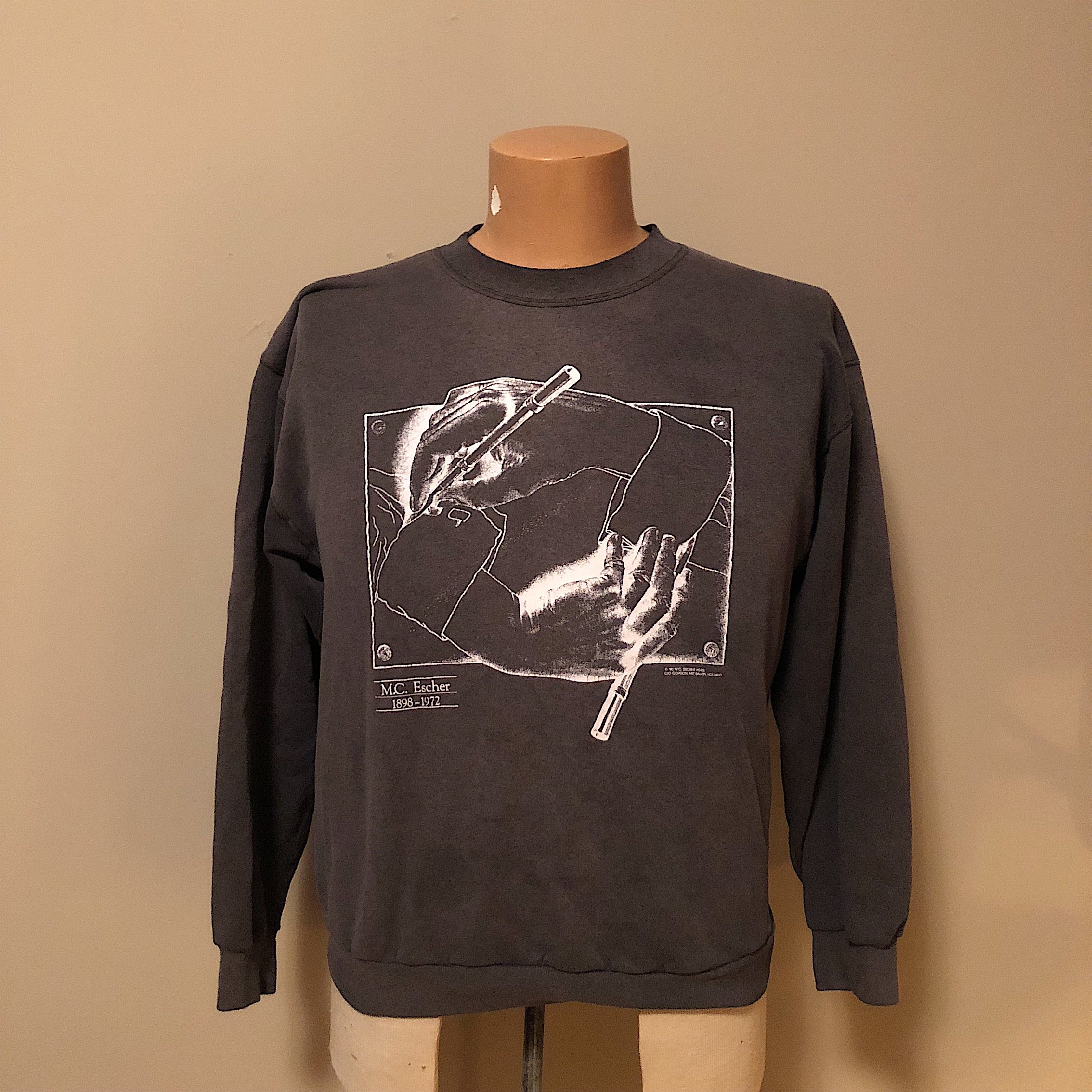 Rare M.C. Escher Sweatshirt of Drawing Hands from 1991 | XL – Mad