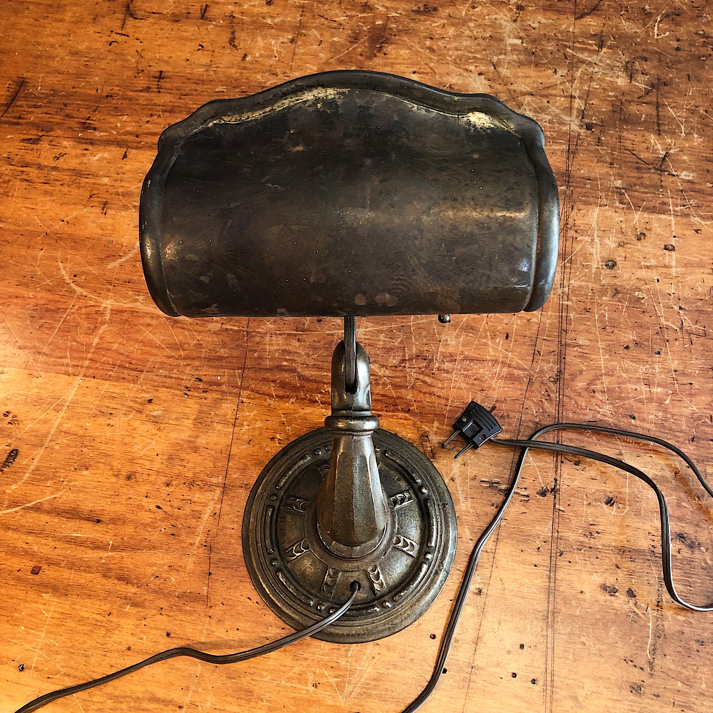 Aladdin Lamp with Ornate Cast Iron Base | 1920s